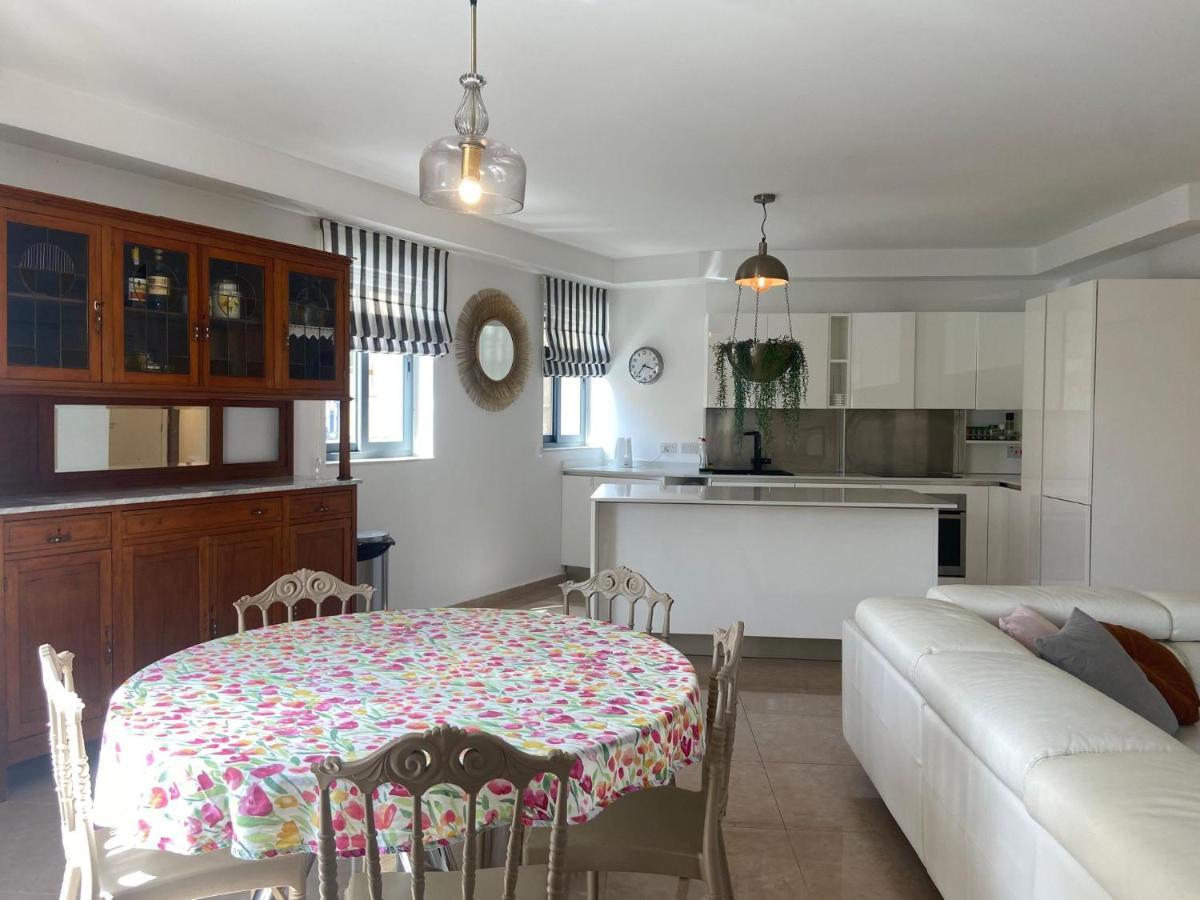 Cozy 2 Bedroom Apartment Near Seafront Gzira Exteriér fotografie